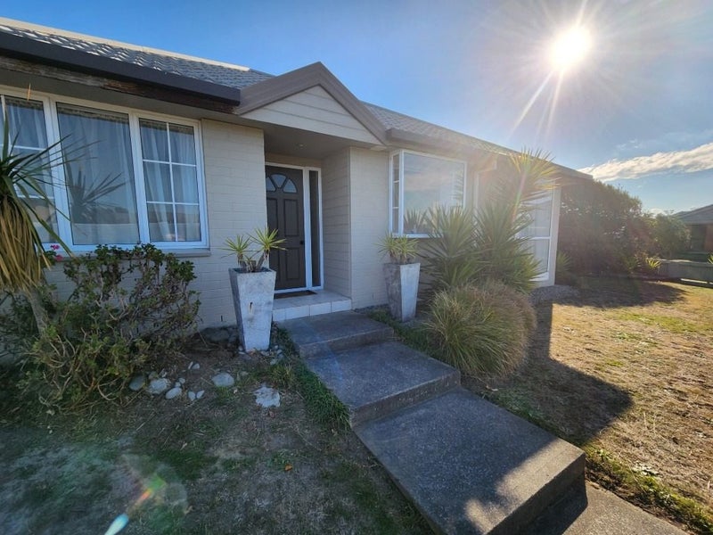 2/7 Orlando Crescent, Waimairi Beach, Christchurch - Carousel 2