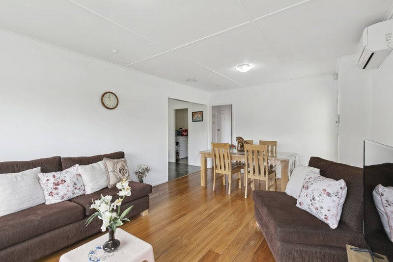 2 Kenmore Street, Newlands, Wellington - Carousel 2