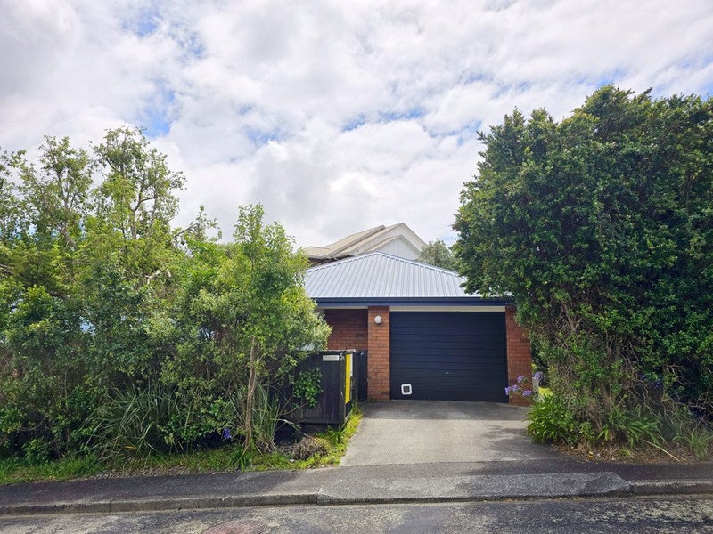 5B Peter Button Place, Johnsonville, Wellington - Carousel 1