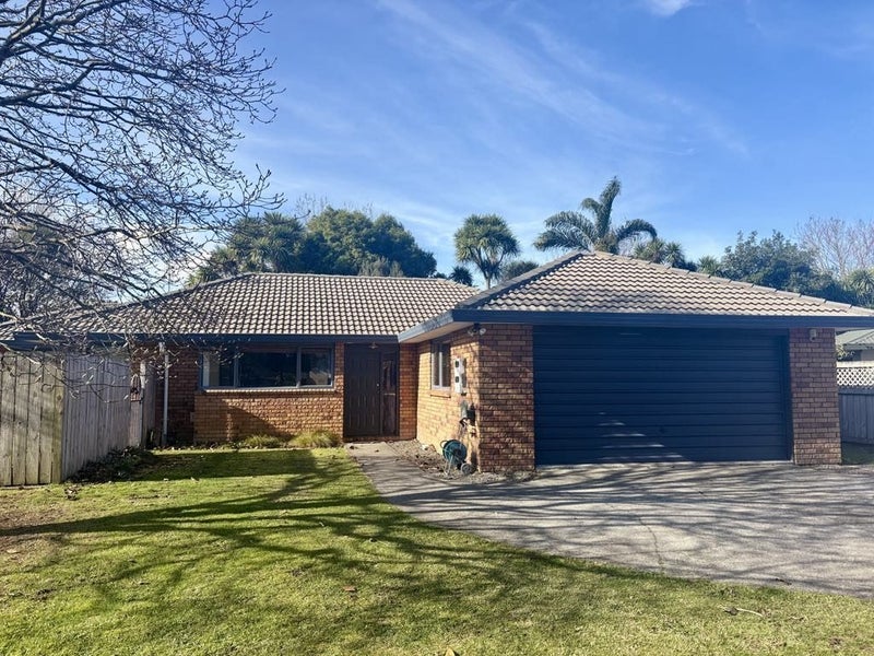 30 Bouverie Crescent, Flagstaff, Hamilton - Carousel 1