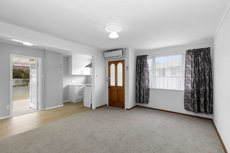 8A Stamford Grove, Avalon, Lower Hutt - Carousel 1