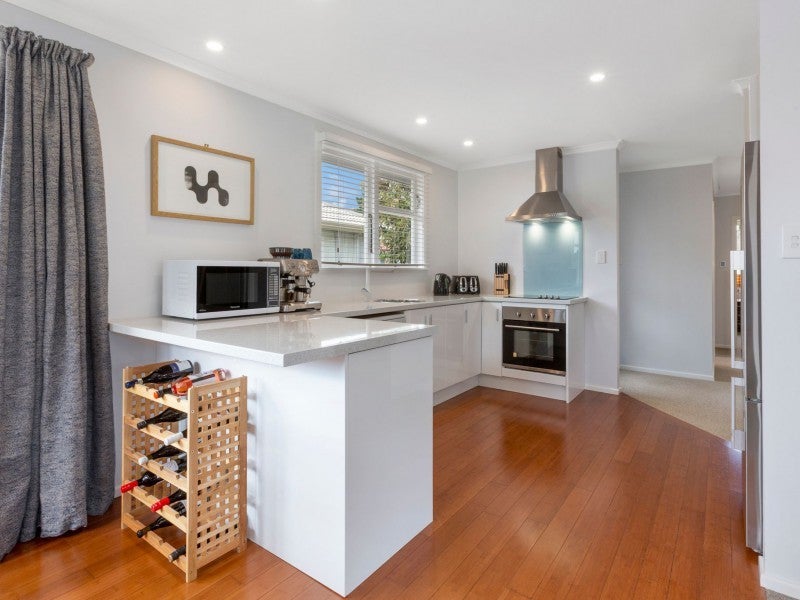 91 Rangituhi Crescent, Takapuwahia, Porirua - Carousel 2