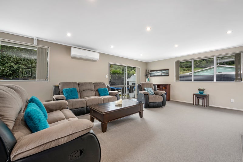 5A FREMONT GR, TOTARA PARK, UPPER HUTT - Carousel 2