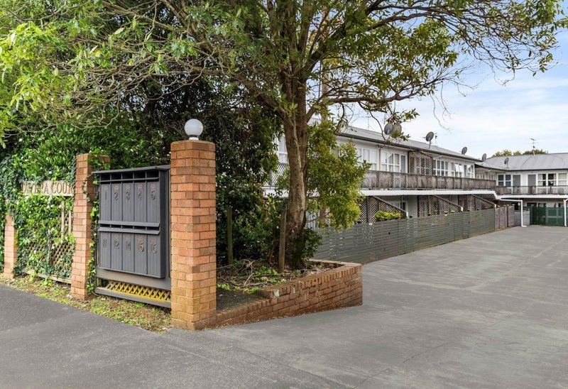 6/11 Tawera Road, Greenlane, Auckland - Carousel 1