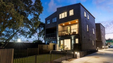 4/11 Huia Road, Point Chevalier, Auckland - Carousel 1