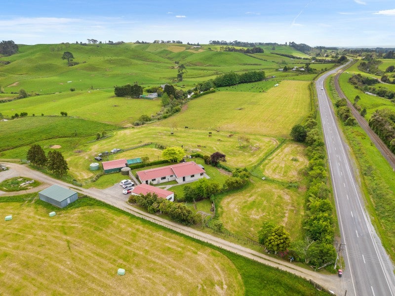 1024 Mountain Road, Waiongana - Carousel 1