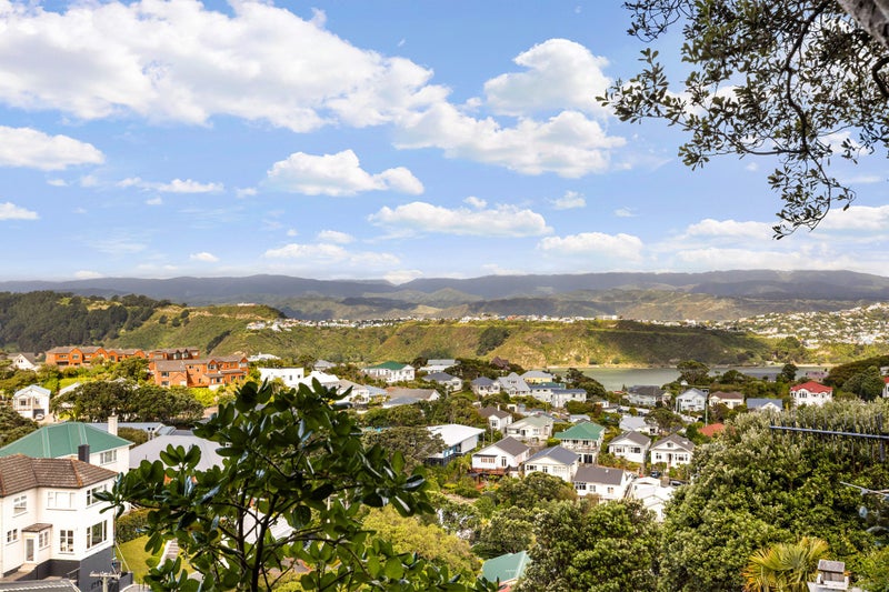 44 Ariki Road, Hataitai, Wellington - Carousel 1