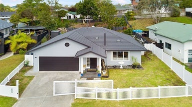 15 Lanier Place, Glendene, Auckland - Carousel 1