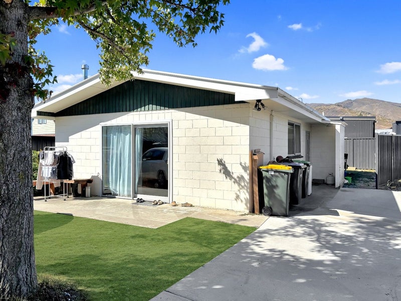 84 Barry Avenue, Cromwell, Cromwell - Carousel 1
