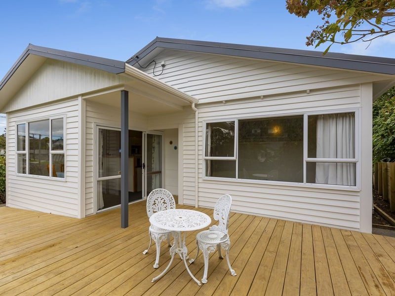 4 Parris Street, Moturoa, New Plymouth - Carousel 1