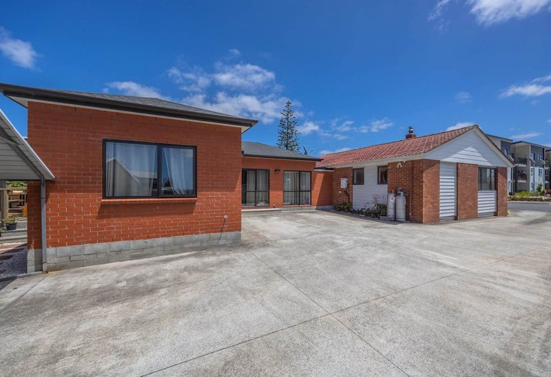 9 Gwendoline Avenue, Te Atatu Peninsula, Auckland - Carousel 2