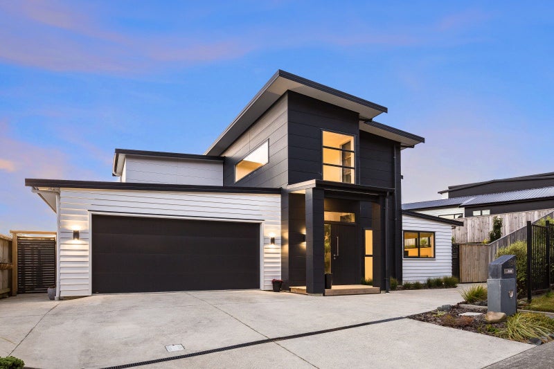 194 Navigation Drive, Whitby, Porirua - Carousel 1