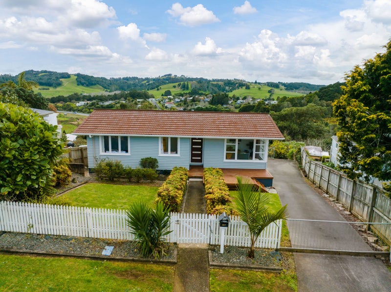 57 Ogle Crescent, Kamo, Whangarei - Carousel 1