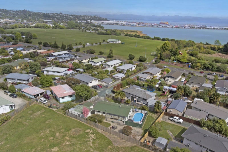 90 North Road, The Wood, Nelson - Carousel 21