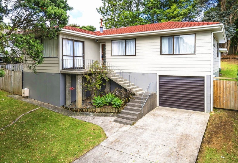 55 Oaktree Avenue, Browns Bay, Auckland - Carousel 1