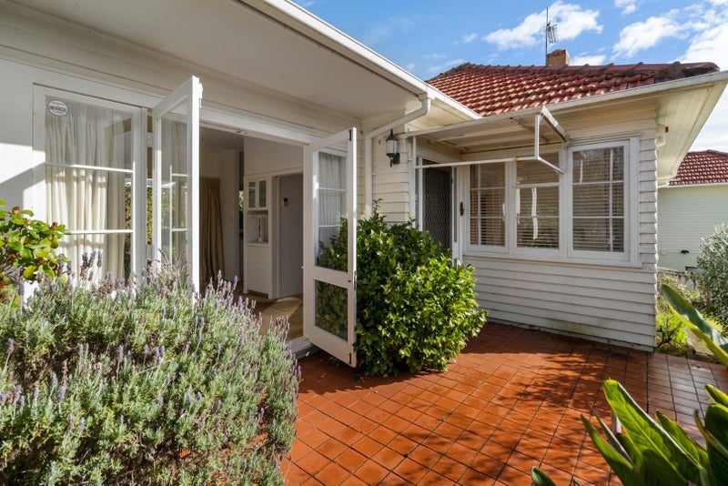 8 Kurahaupo Street, Orakei, Auckland - Carousel 1