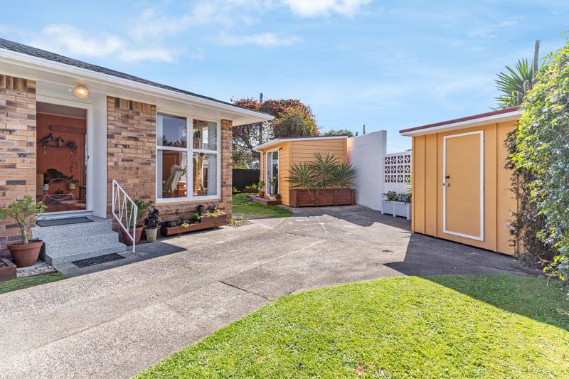 2/5 Mead Street, Avondale, Auckland - Carousel 1