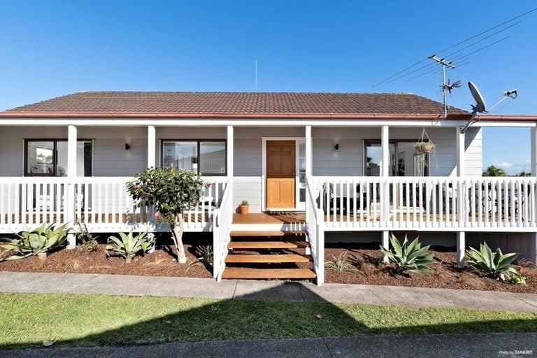 37 Aberfeldy Avenue, Highland Park, Auckland - Carousel 2