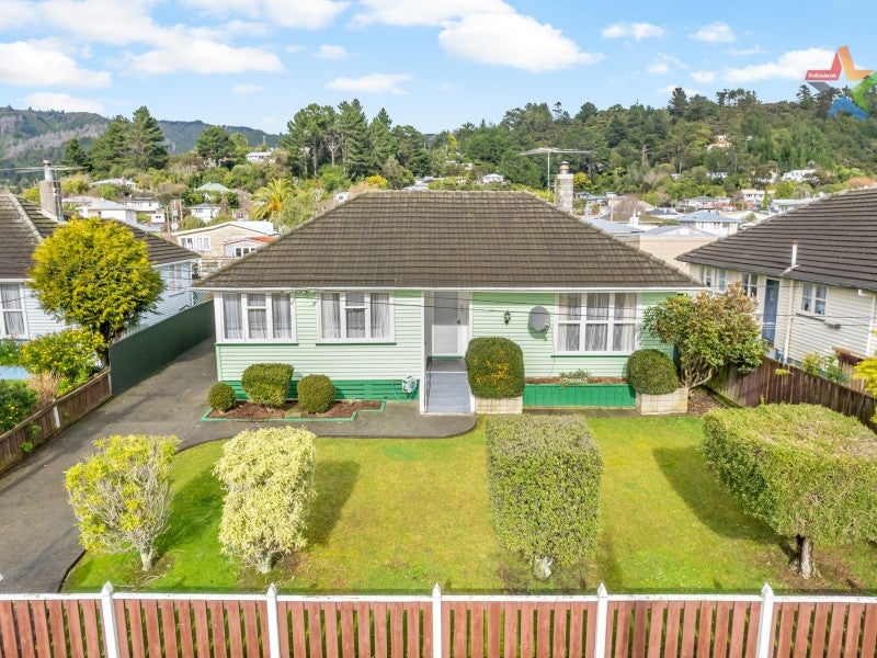 9 Rintoul Grove, Stokes Valley, Lower Hutt - Carousel 1
