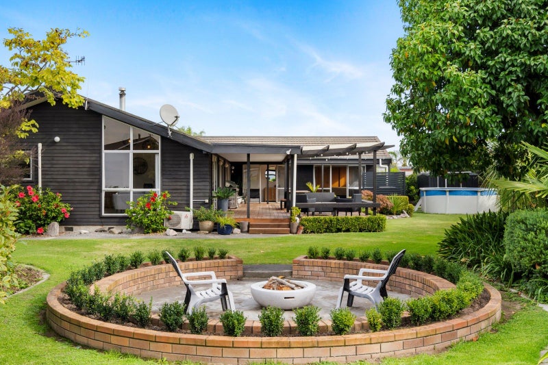 11 Holyrood Street, Taradale, Napier - Carousel 1