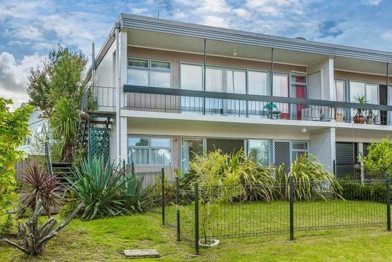 3/5 Mountbatten Avenue, Hillcrest, Auckland - Carousel 2
