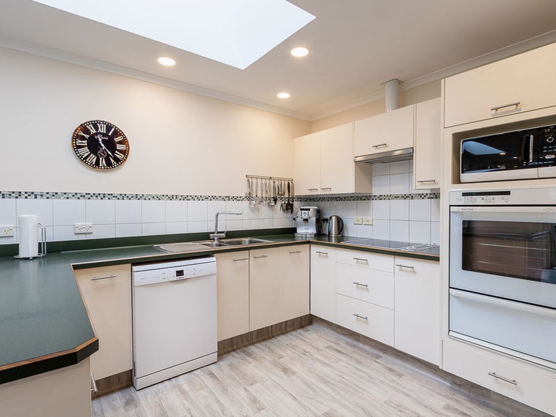 32 Hadleigh Court, Paraparaumu - Carousel 2