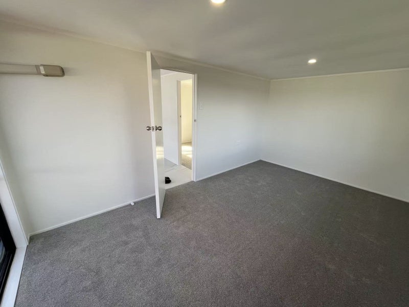 56 Willerton Avenue, New Lynn, Auckland - Carousel 23