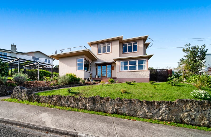 3 Windsor Terrace, Durie Hill, Whanganui - Carousel 1
