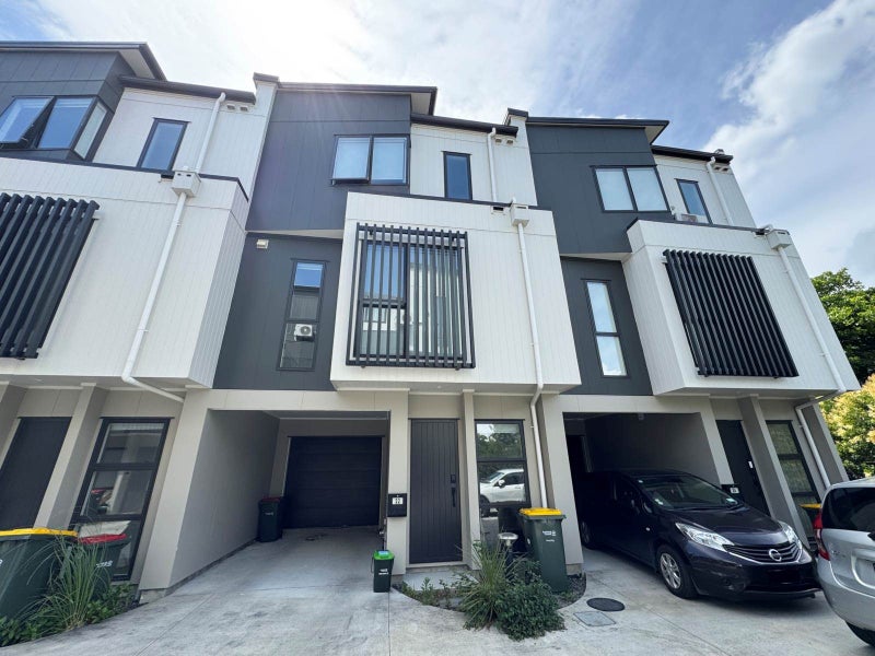 22 Mina Way, Browns Bay, Auckland - Carousel 1