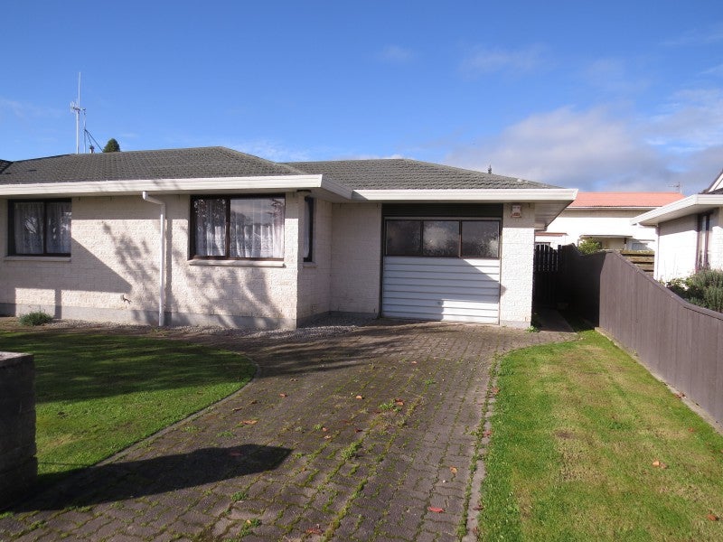 4 Long Melford Road, Awapuni, Palmerston North - Carousel 18