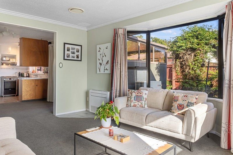 11 Flaxwood Lane, Waltham, Christchurch - Carousel 2