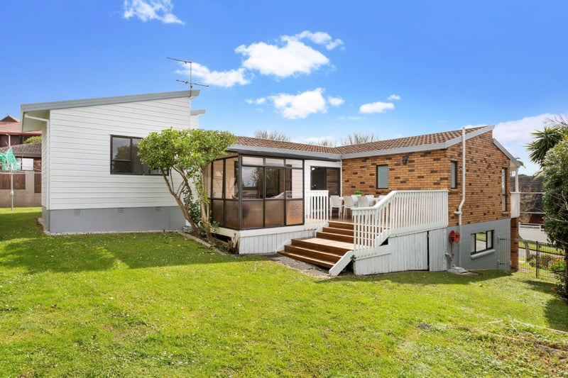 9 Sturm Avenue, Massey, Auckland - Carousel 2
