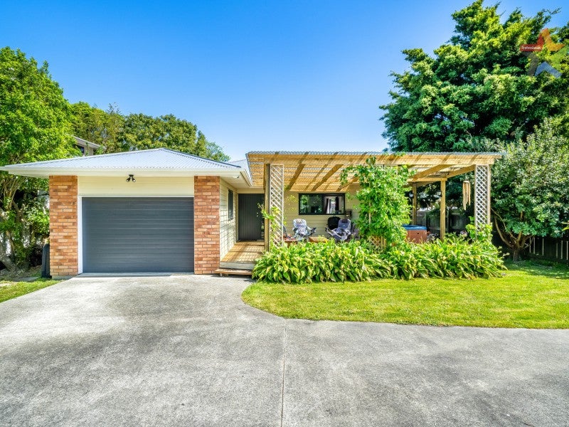 1A Peel Place, Wainuiomata, Lower Hutt - Carousel 1