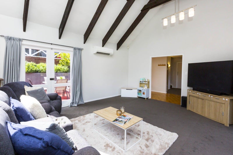 21 Tapestry Grove, Silverstream, Upper Hutt - Carousel 2