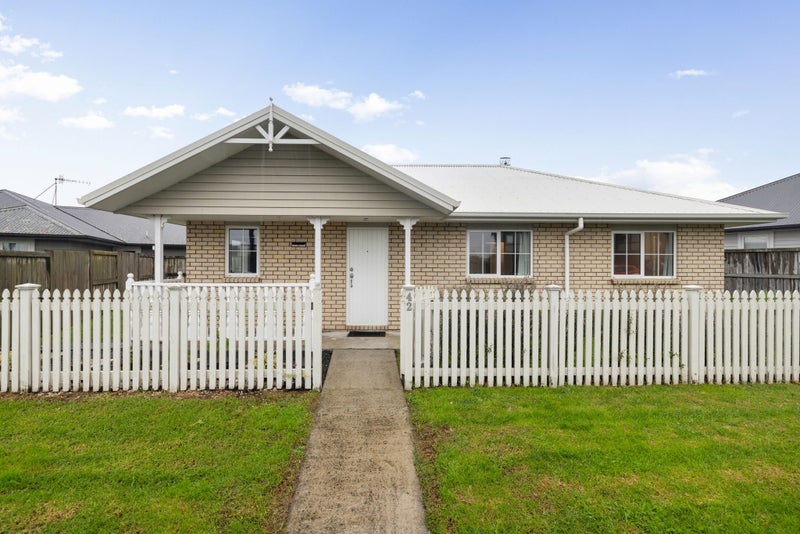 42 Queens Park Crescent, Frankton, Hamilton - Carousel 2