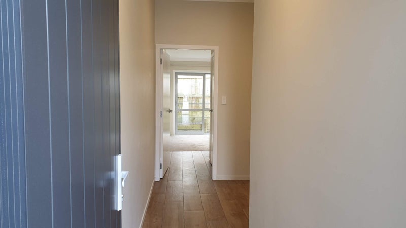 9/19 Collins Avenue, Tawa, Wellington - Carousel 2