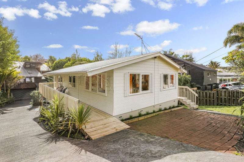 1/67 Saddleback Rise, Murrays Bay, Auckland - Carousel 1
