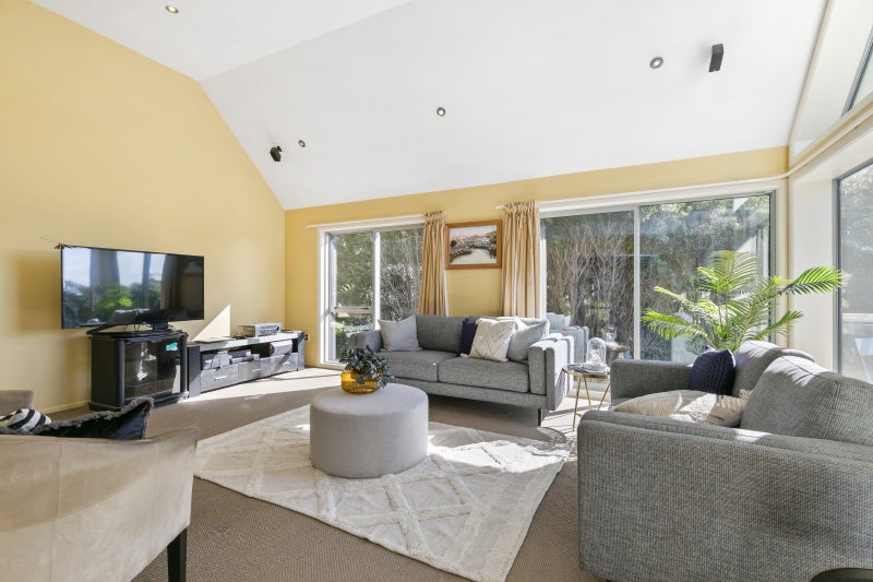 39 Homewood Crescent, Karori, Wellington - Carousel 2
