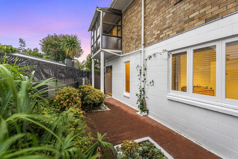 2/66 Fowlds Avenue, Sandringham, Auckland - Carousel 2