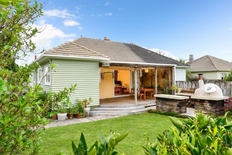 63 Jellicoe Drive, Hamilton East, Hamilton - Carousel 1