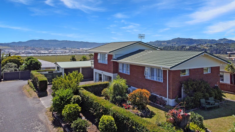 50 Kokich Crescent, Onerahi, Whangarei - Carousel 1