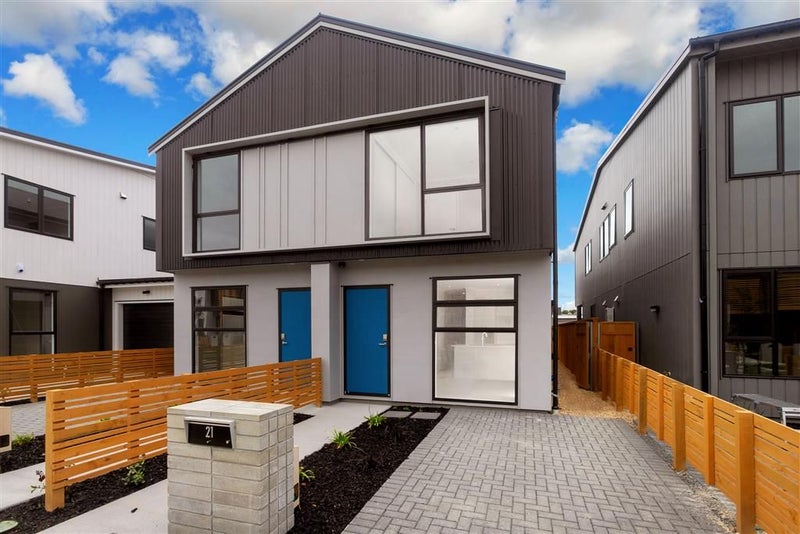 21 Pukewhero Rise, Westgate, Auckland - Carousel 1
