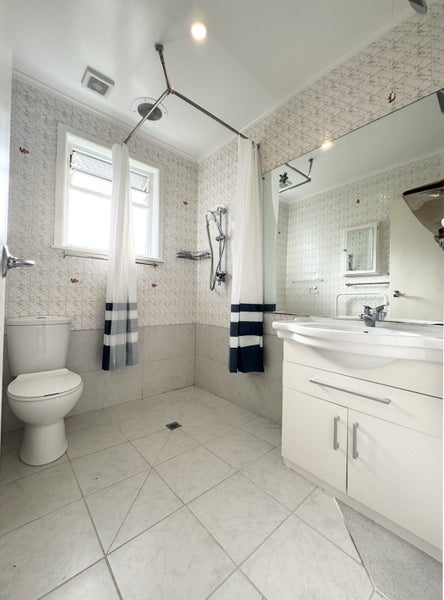 7 Lyford Crescent, Sunnynook, Auckland - Carousel 2