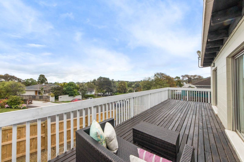 10 Halcombe Place, Green Bay, Auckland - Carousel 2