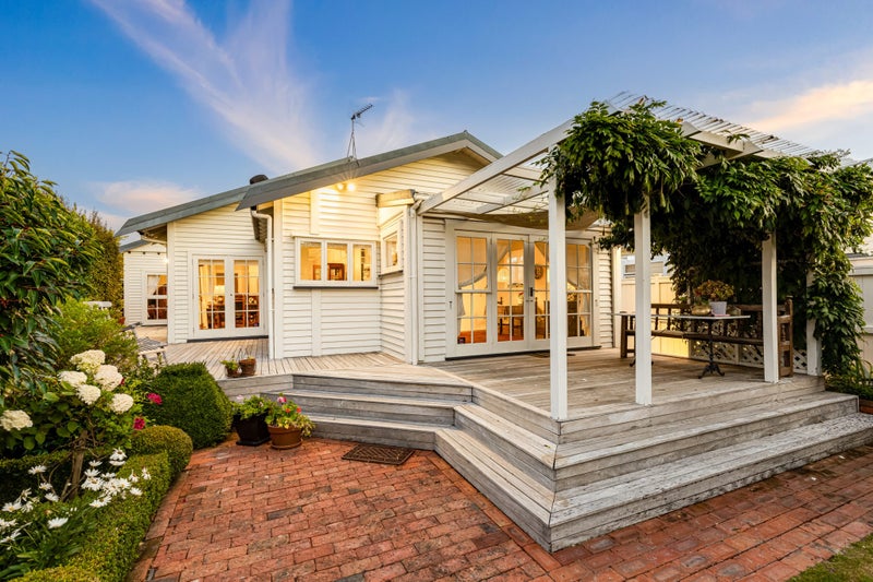 20 Colin Grove, Hutt Central, Lower Hutt - Carousel 1