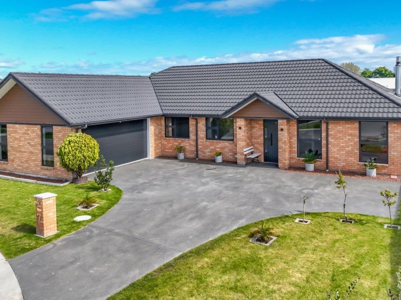 7 Horton Close, Frimley, Hastings - Carousel 1