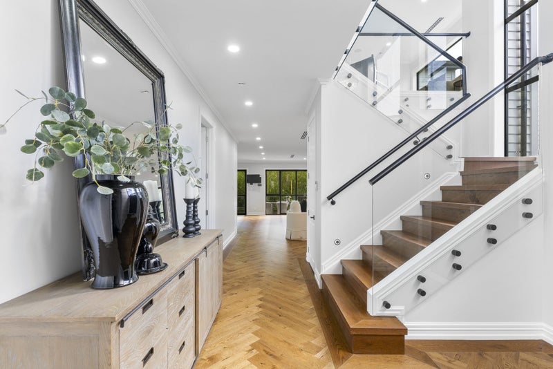 10 Stratford Avenue, Milford, Auckland - Carousel 1