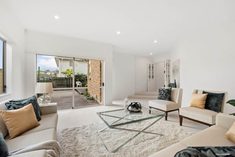 2/4 Delamare Court, Sunnynook, Auckland - Carousel 2