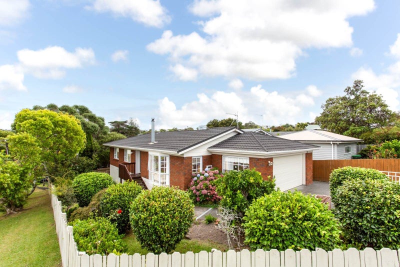 2/154 Deep Creek Road, Torbay, Auckland - Carousel 1