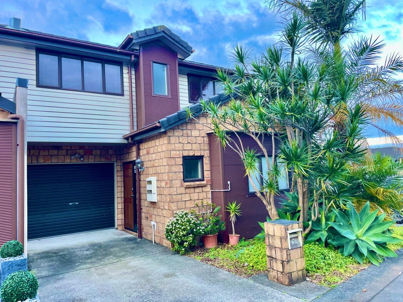 7 Derg Place, East Tamaki, Auckland - Carousel 1